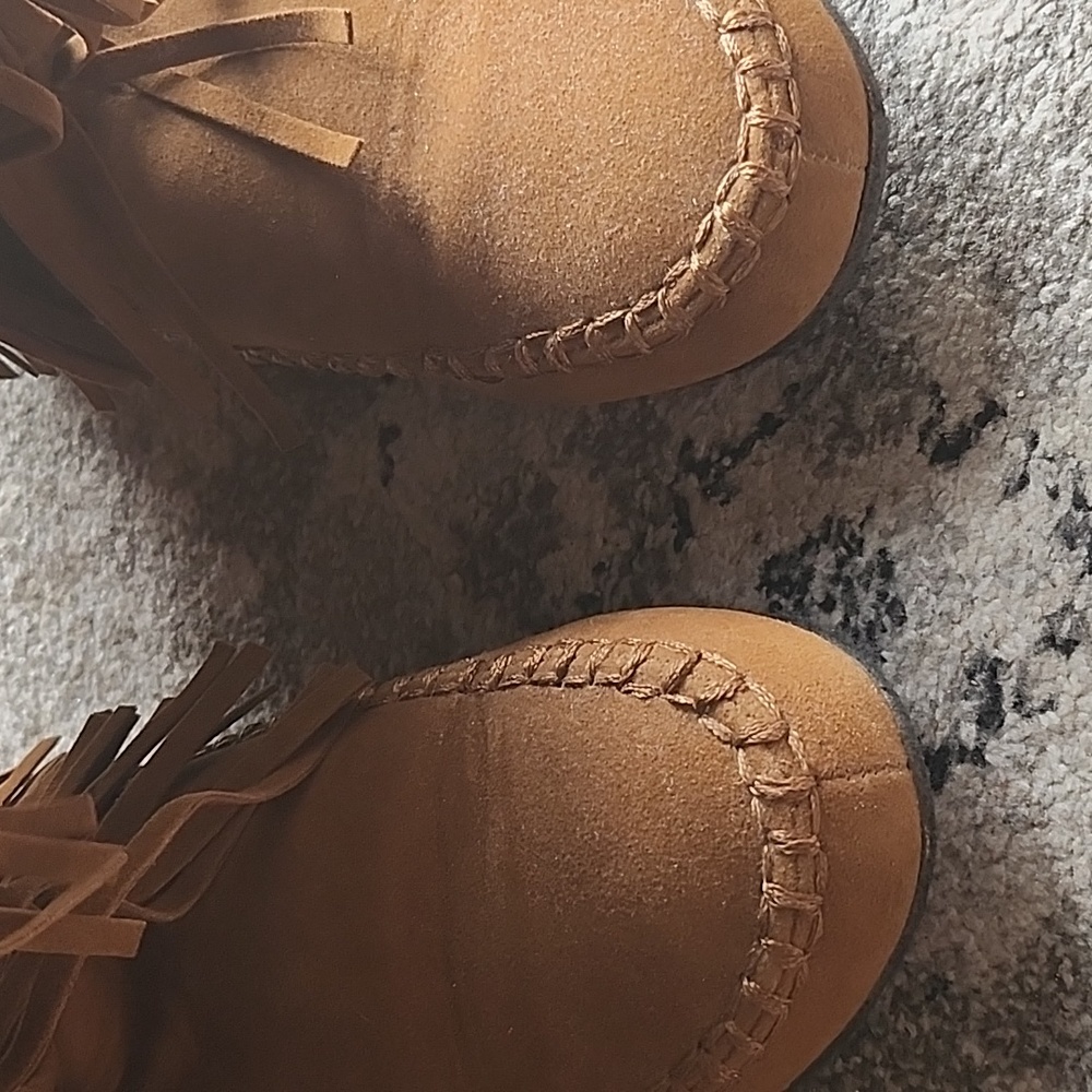 Moccasin Fringe Boots - Picture 2 of 8